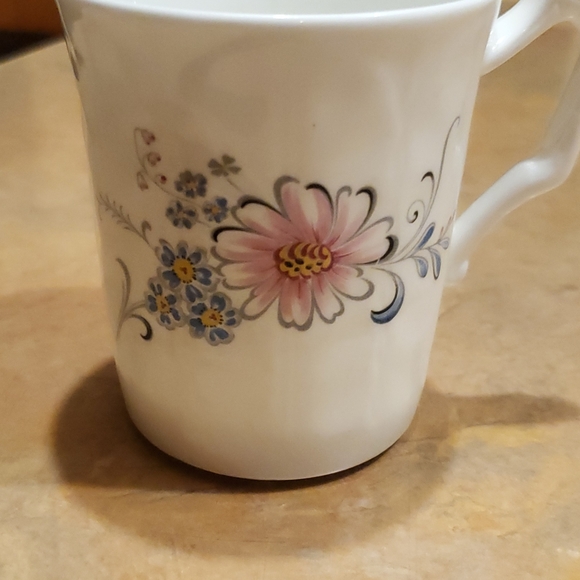 Aynsley bone china mug - Picture 2 of 5
